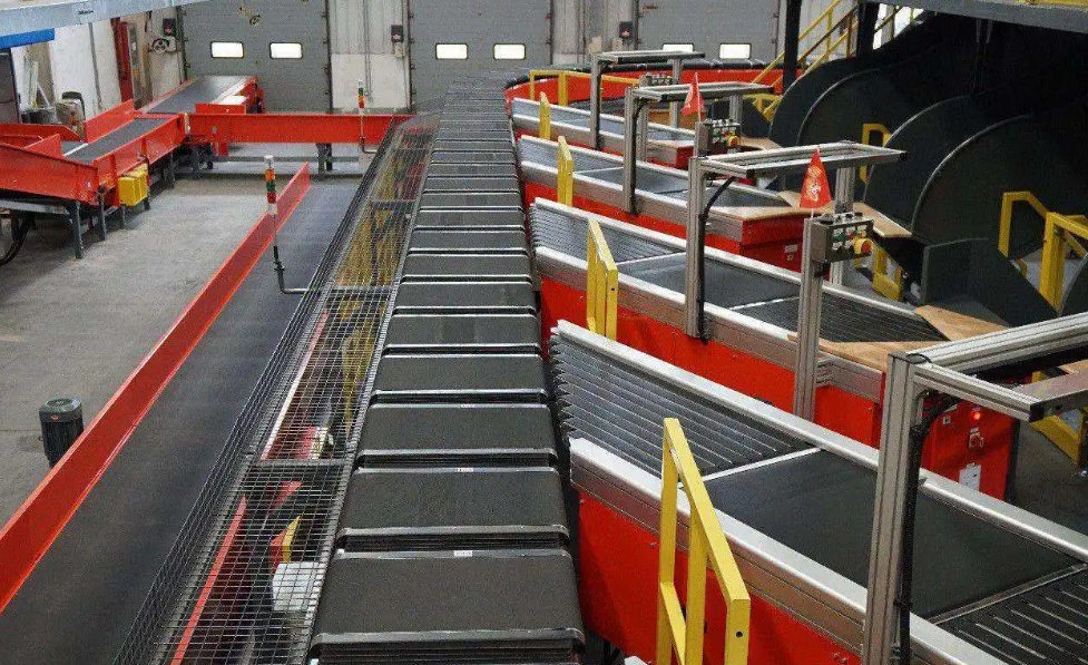 柔性鏈輸送線的特點(diǎn)與優(yōu)勢(shì)，特別是其在長距離輸送中的穩(wěn)定性如何？